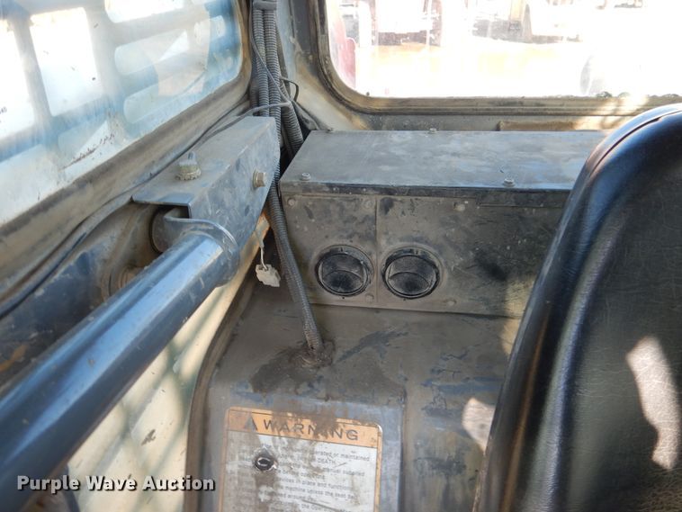 image for item DY9859 2011 Takeuchi TL250 skid steer