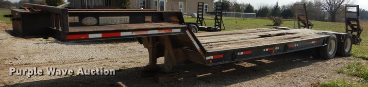 image for item DY9860 1981 Hyster drop deck equipment trailer