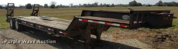 image for item DY9860 1981 Hyster drop deck equipment trailer