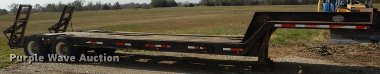 image for item DY9860 1981 Hyster drop deck equipment trailer