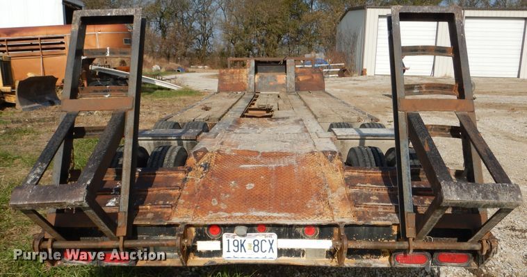 image for item DY9860 1981 Hyster drop deck equipment trailer