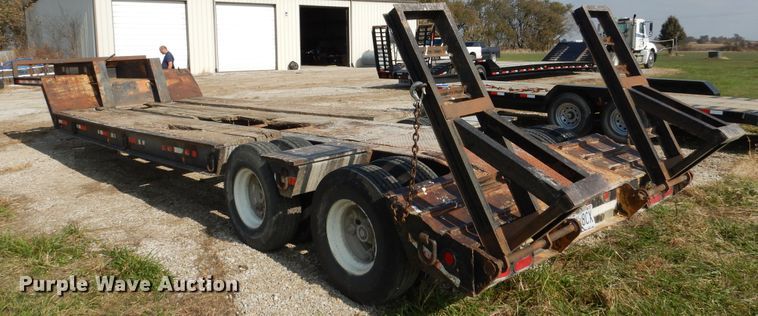 image for item DY9860 1981 Hyster drop deck equipment trailer