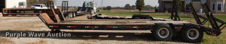 image for item DY9860 1981 Hyster drop deck equipment trailer