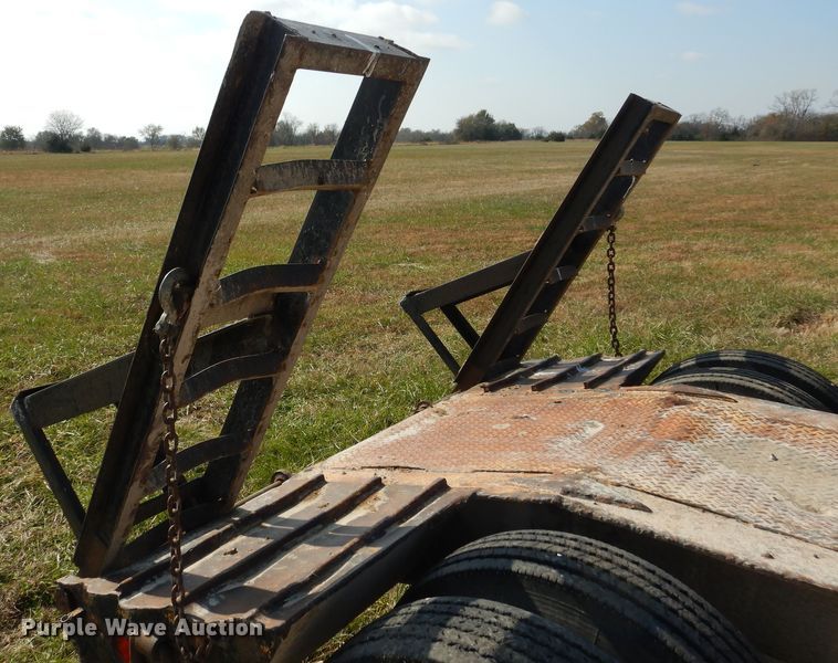 image for item DY9860 1981 Hyster drop deck equipment trailer
