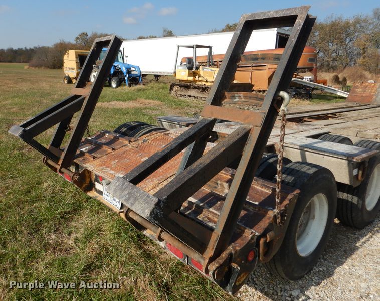 image for item DY9860 1981 Hyster drop deck equipment trailer