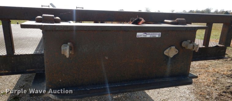 image for item DY9860 1981 Hyster drop deck equipment trailer