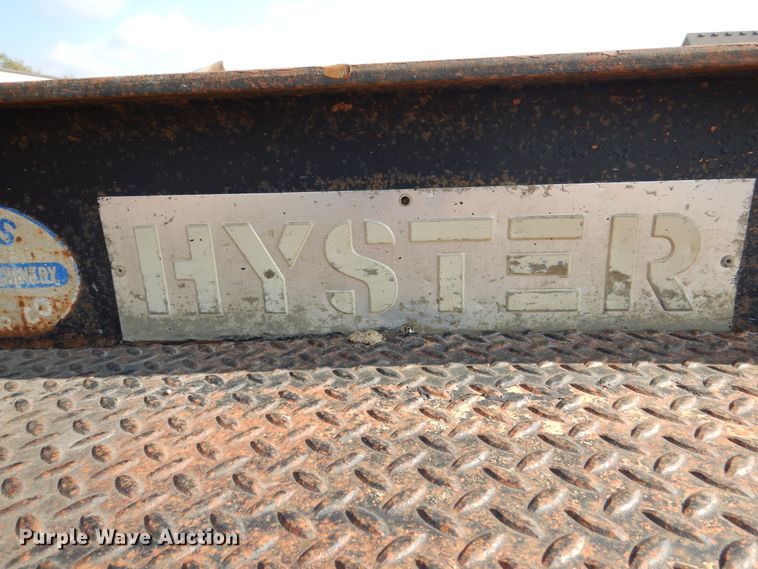 image for item DY9860 1981 Hyster drop deck equipment trailer