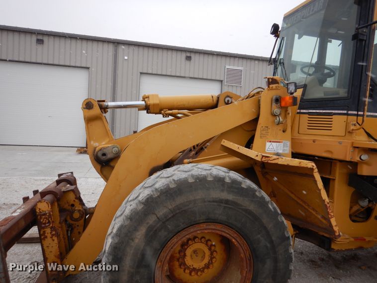 image for item EC9082 1996 Caterpillar 938F wheel loader