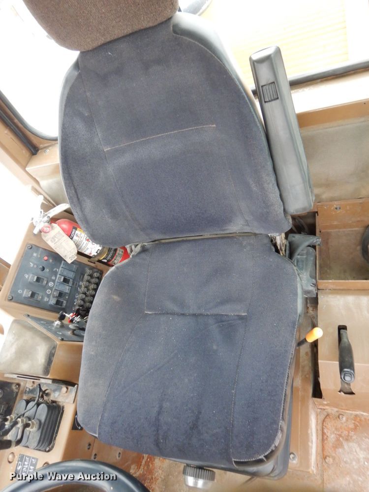 image for item EC9082 1996 Caterpillar 938F wheel loader