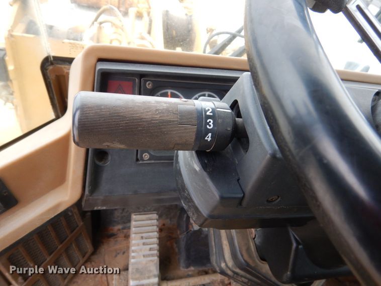 image for item EC9082 1996 Caterpillar 938F wheel loader