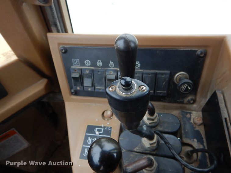 image for item EC9082 1996 Caterpillar 938F wheel loader