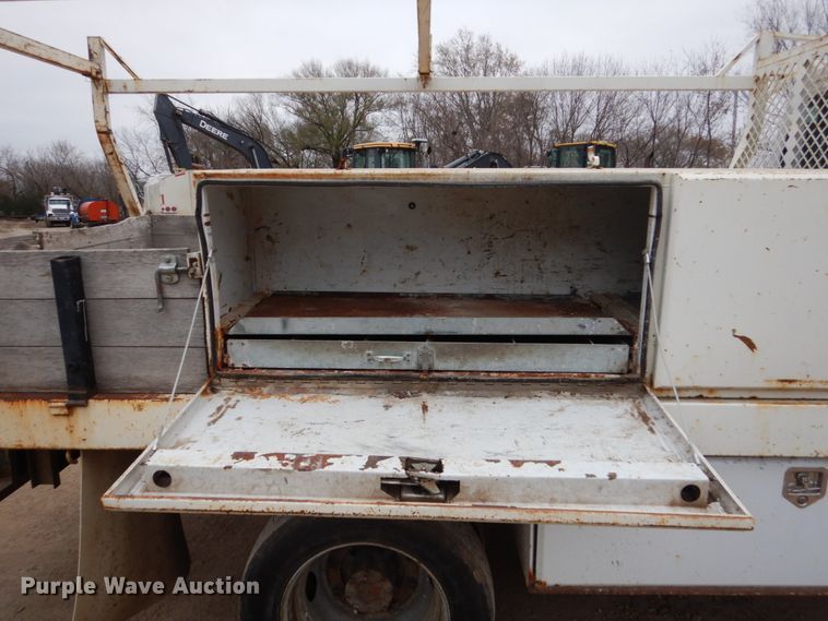 image for item EC9087 2006 GMC C4500 flatbed truck