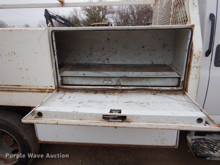 image for item EC9087 2006 GMC C4500 flatbed truck