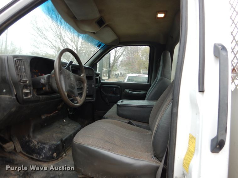 image for item EC9087 2006 GMC C4500 flatbed truck