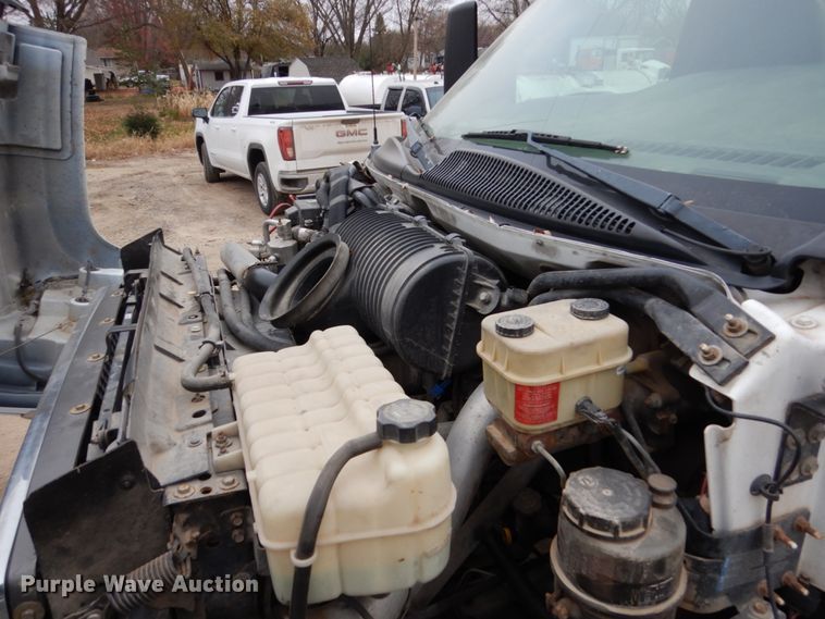 image for item EC9087 2006 GMC C4500 flatbed truck