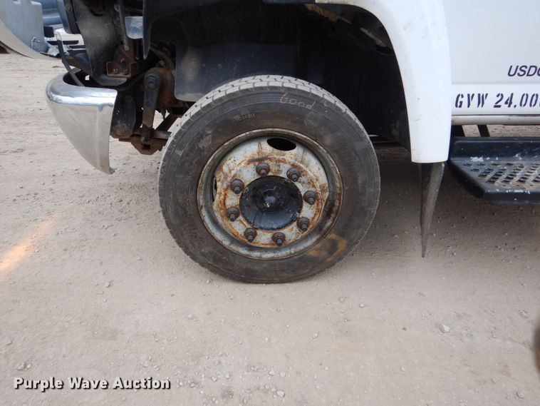 image for item EC9087 2006 GMC C4500 flatbed truck