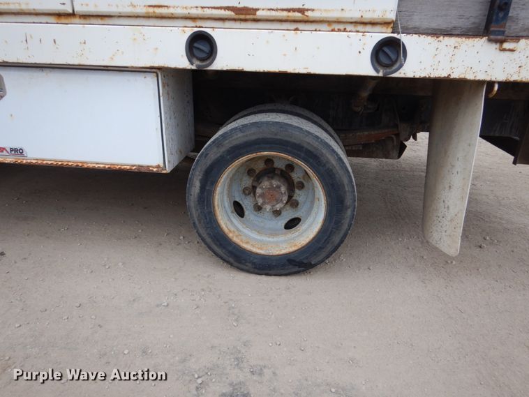 image for item EC9087 2006 GMC C4500 flatbed truck