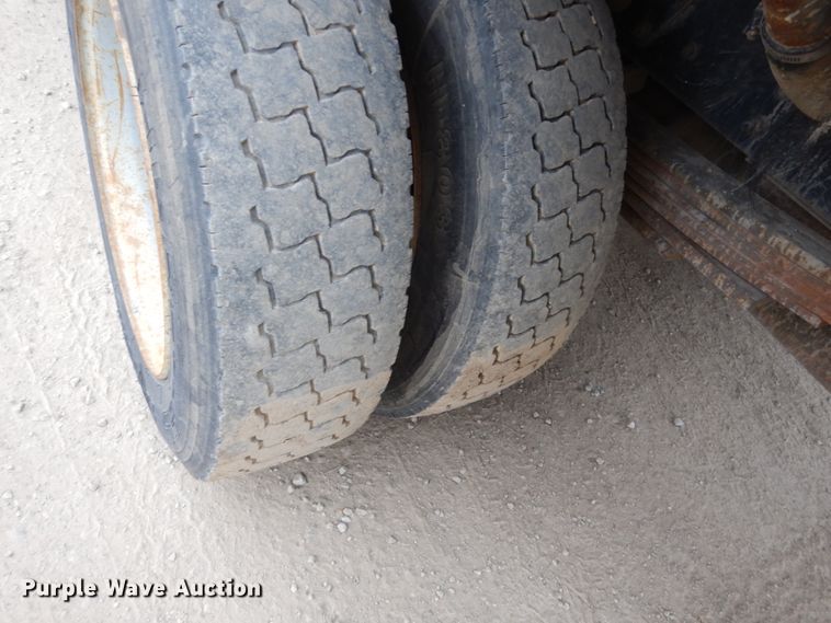 image for item EC9087 2006 GMC C4500 flatbed truck