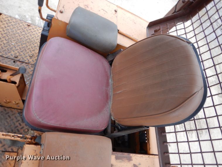 image for item EC9088 1988 Case 850D dozer