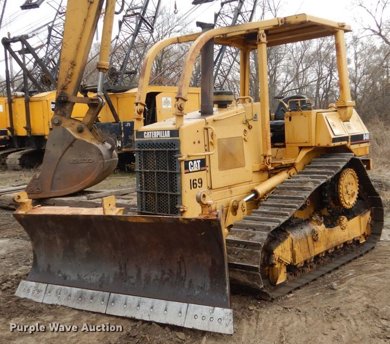 image for item EC9114 1987 Caterpillar D4H dozer