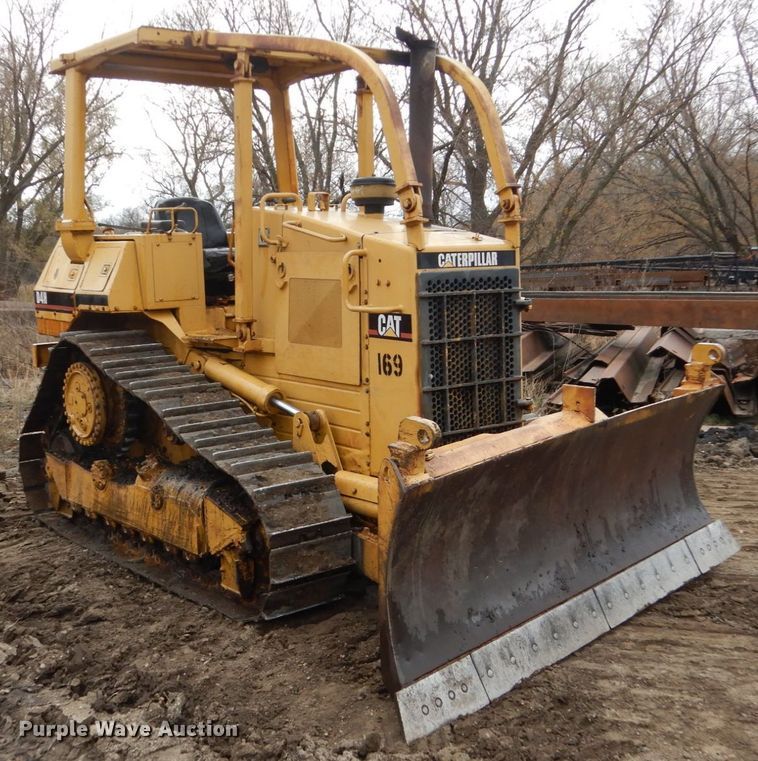 image for item EC9114 1987 Caterpillar D4H dozer