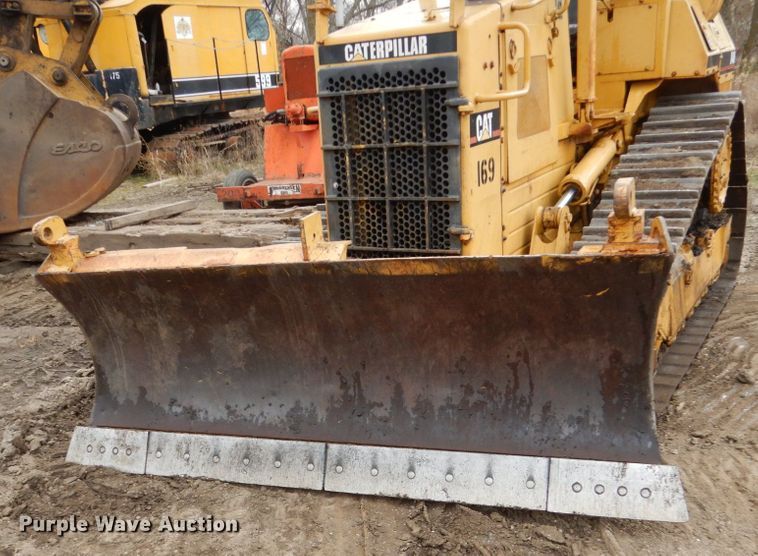 image for item EC9114 1987 Caterpillar D4H dozer