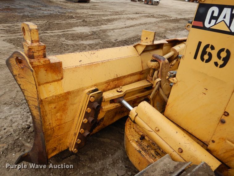 image for item EC9114 1987 Caterpillar D4H dozer