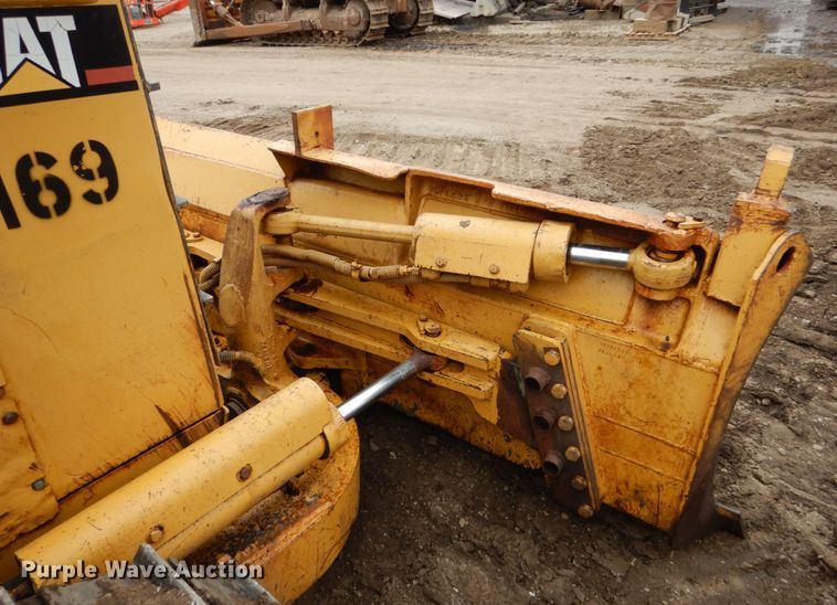 image for item EC9114 1987 Caterpillar D4H dozer