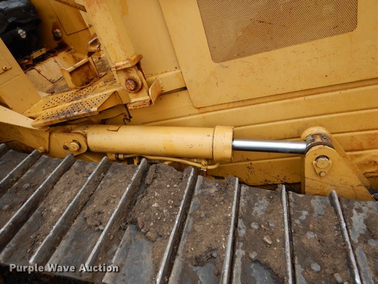 image for item EC9114 1987 Caterpillar D4H dozer