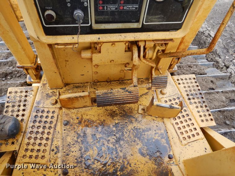 image for item EC9114 1987 Caterpillar D4H dozer