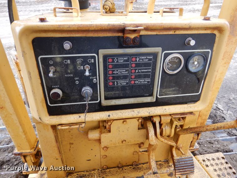 image for item EC9114 1987 Caterpillar D4H dozer