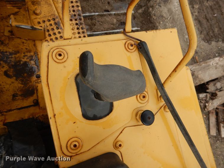 image for item EC9114 1987 Caterpillar D4H dozer