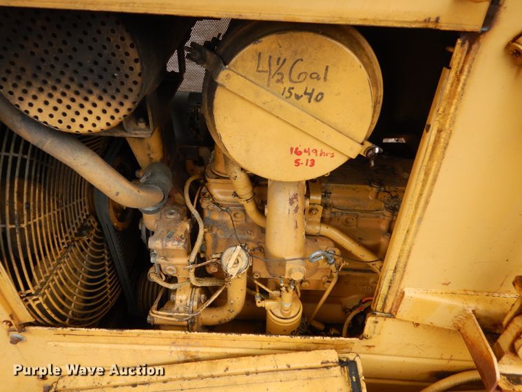 image for item EC9114 1987 Caterpillar D4H dozer