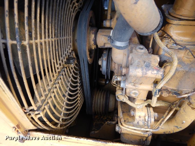 image for item EC9114 1987 Caterpillar D4H dozer