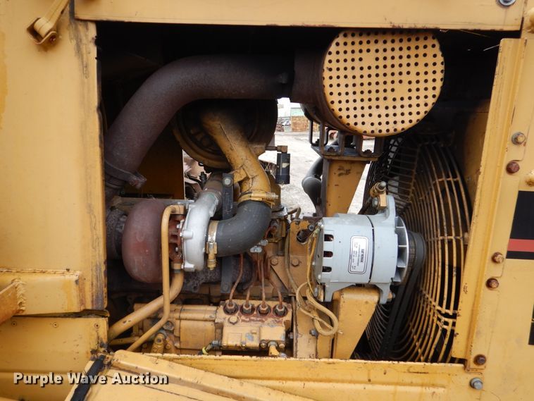 image for item EC9114 1987 Caterpillar D4H dozer