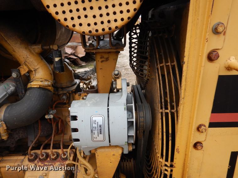 image for item EC9114 1987 Caterpillar D4H dozer