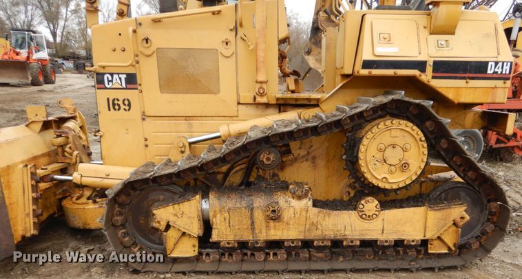 image for item EC9114 1987 Caterpillar D4H dozer