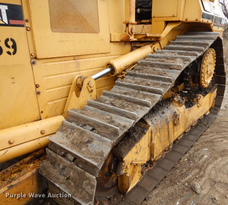 image for item EC9114 1987 Caterpillar D4H dozer