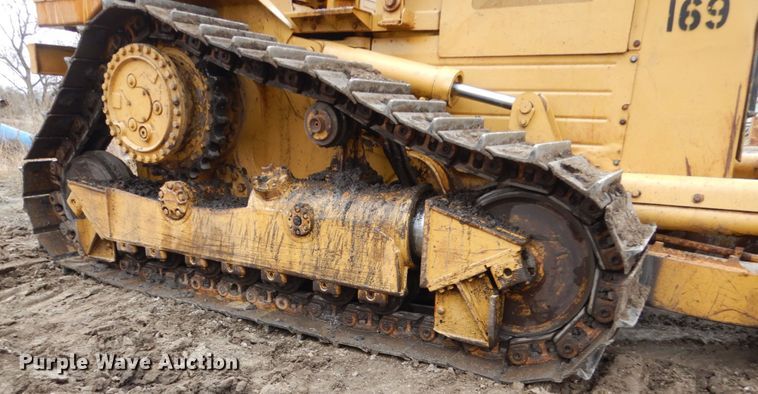 image for item EC9114 1987 Caterpillar D4H dozer