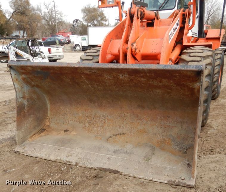 image for item EC9115 1994 Daewoo Mega 200 wheel loader