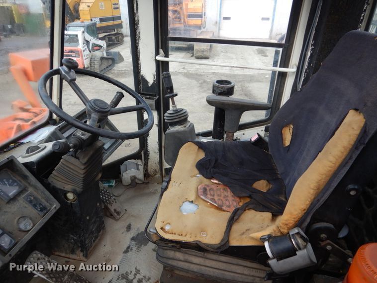 image for item EC9115 1994 Daewoo Mega 200 wheel loader