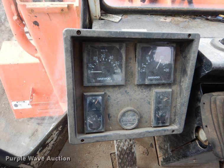 image for item EC9115 1994 Daewoo Mega 200 wheel loader