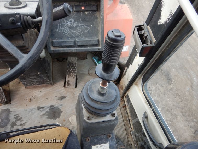 image for item EC9115 1994 Daewoo Mega 200 wheel loader