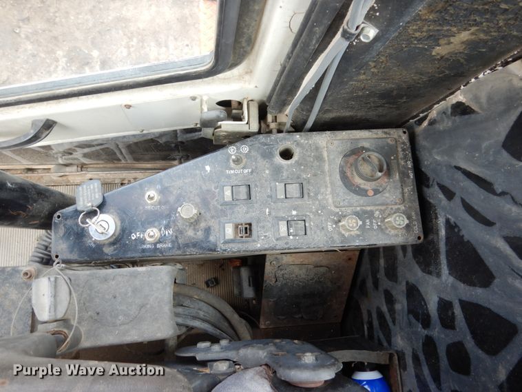 image for item EC9115 1994 Daewoo Mega 200 wheel loader