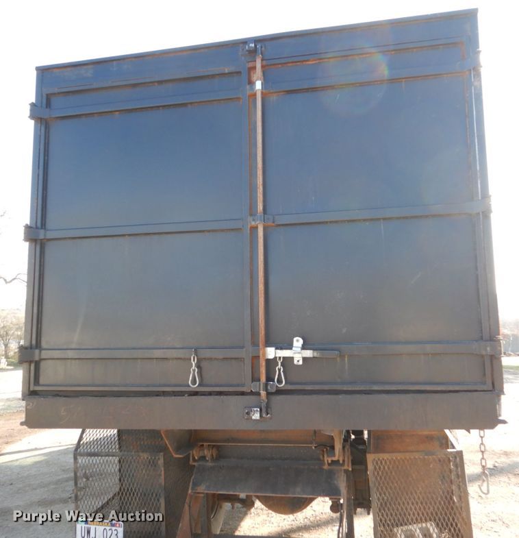 image for item EC9132 2003 GMC 7500 dump truck