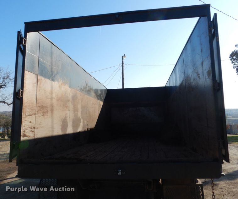 image for item EC9132 2003 GMC 7500 dump truck