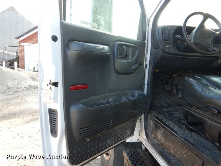 image for item EC9132 2003 GMC 7500 dump truck