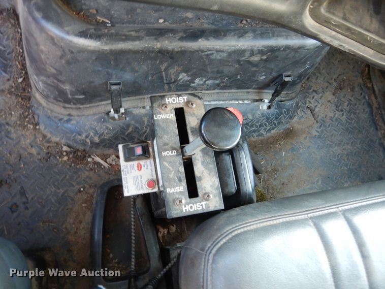 image for item EC9132 2003 GMC 7500 dump truck