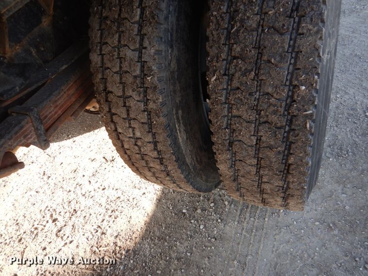 image for item EC9132 2003 GMC 7500 dump truck