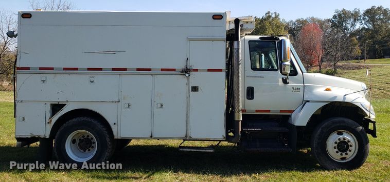 image for item EK9101 2006 International 7400 utility truck